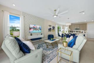 W477 - The Blue Suede Townhome - 2