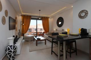 Modern top floor apartment with balcony! - 2