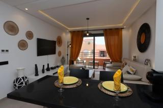 Modern top floor apartment with balcony! - 1