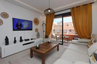 Modern top floor apartment with balcony! - 5