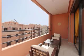 Modern top floor apartment with balcony! - 6