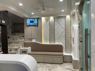 Hotel Shree Guru Couple Friendly 300 Meter From R K Ashram Metro Station - 8