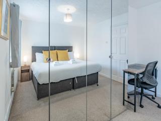 Pass the Keys Cosy home Basildon Ideal for contractors - 9