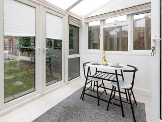 Pass the Keys Cosy home Basildon Ideal for contractors - 6