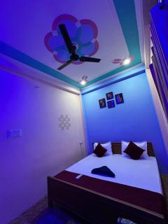 Tridev Guesthouse - 2