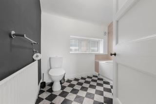 Two Bedroom House by Brookland Stays Serviced Accommodation Short Lets Middleton with Free WiFi - 3