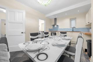 Two Bedroom House by Brookland Stays Serviced Accommodation Short Lets Middleton with Free WiFi - 2