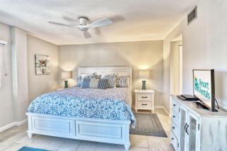 Land's End 1-203 Pool View - St Pete Beach - 2