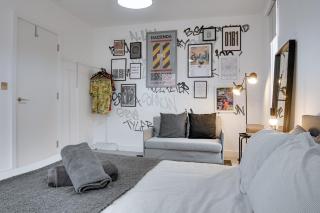 Modern 4BR Townhouse - Rooftop - Hot Tub - 1