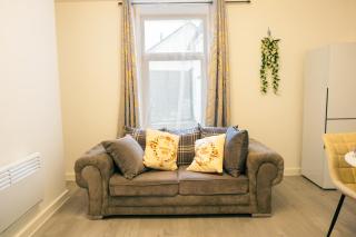 Central Cardiff Cozy 2BR near stadium, shops, Uni - 6