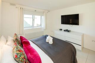 Stylish 3-Bed near Imperial Wharf/Chelsea Harbour - 2