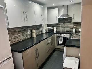 New 3 Bed Preston City Centre Paid Parking- Sleeps 8 - 3