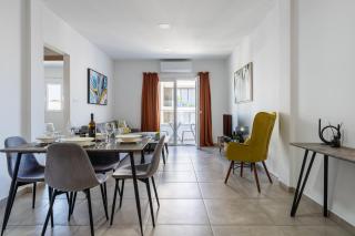 Hilltop 2-Bedroom Apartment - 0