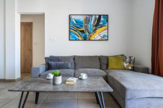 Hilltop 2-Bedroom Apartment - 9