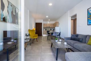 Hilltop 2-Bedroom Apartment - 8