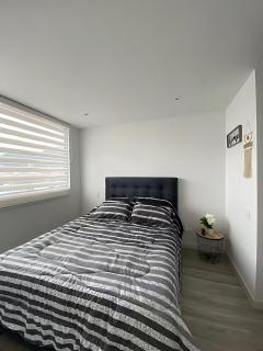 Penthouse with Infinity Rooftop Pool & 24-Hour Gym, Steps from Zona T! - 8