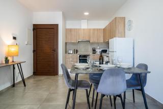 Hilltop 2-Bedroom Apartment - 3