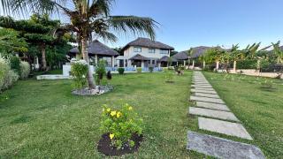 Beachfront Luxury Villa with Infinity Pool - 1