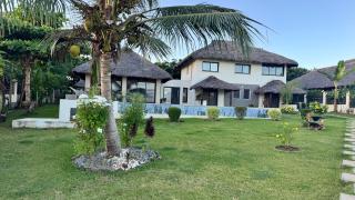 Beachfront Luxury Villa with Infinity Pool - 3