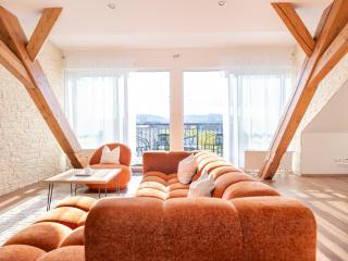 GreenTreeHomes - Penthouse Oak - 0