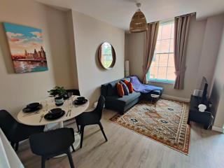 Victoria's Bright Georgian Apartment - 8