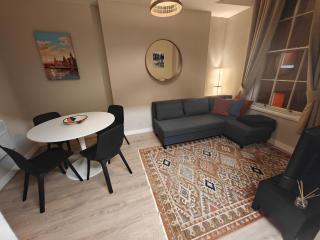 Victoria's Bright Georgian Apartment - 6