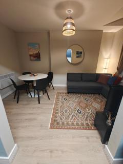 Victoria's Bright Georgian Apartment - 5