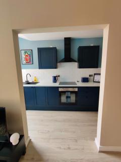 Victoria's Bright Georgian Apartment - 4