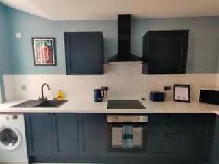 Victoria's Bright Georgian Apartment - 3