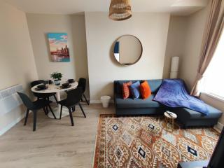 Victoria's Bright Georgian Apartment - 0