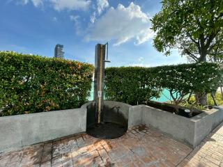 Wong Amat Tower Condominium 1305 - 7