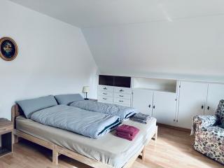 Zentrale Ferienwohnung in Friedrichsdorf für 1-7 Personen - 1