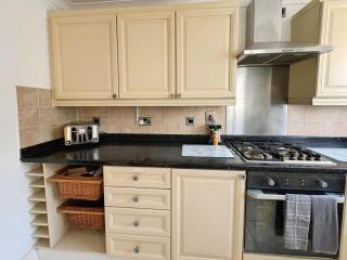 Contractor Friendly House - Sleeps upto 8 - 8