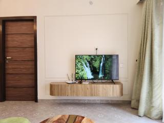 Peaceful Family 2BHK Retreat - Mangrove View, Pool, Walk to Candolim Beach - 1