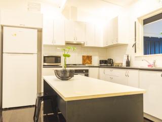 Secluded Hackney Cottage Near Botanic Gardens with Free Parking - 9