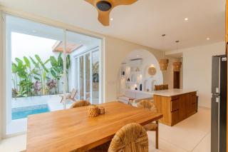Easy-Living 2BR Mediterranean Villa Near Dreamland - 3