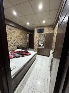 But Tourist Inn Hotel Murree - 6