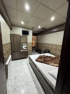 But Tourist Inn Hotel Murree - 2