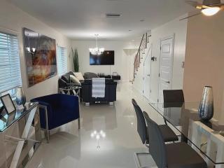 Contemporary 3-Bedroom Beachside Home with Pool - 5