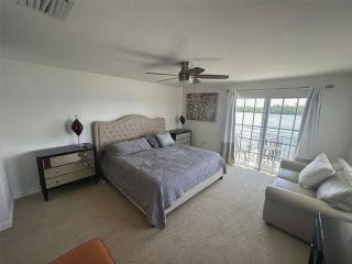 Contemporary 3-Bedroom Beachside Home with Pool - 3