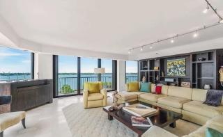Oceanfront Three-Bedroom Condo with Panoramic View - 9