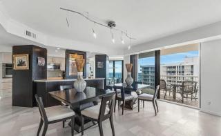 Oceanfront Three-Bedroom Condo with Panoramic View - 6