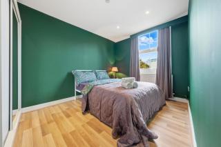 Lovely & Stylish 2-Bedroom Apartment - 0