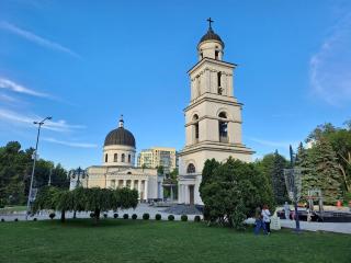 Apartament în centrul Chișinăului, într-o curte verde și liniștită! - 9