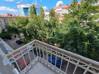 Apartament în centrul Chișinăului, într-o curte verde și liniștită! - 2
