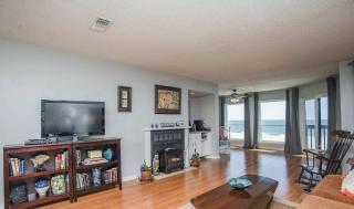 Gulf-Front Two-Bedroom Condo with Panoramic Views - 9