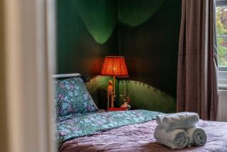 Lovely & Stylish 2-Bedroom Apartment - 7