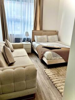 Luxury Apartment with Grand Living Space London - 9