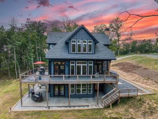 Pet Friendly Mountaintop 4-5 Bdrms Sleeps 12 -18 - 4