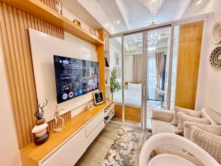 Walk to SM Mall, Near Airport, Disney plus, Netflix, Karaoke, WiFi - 0